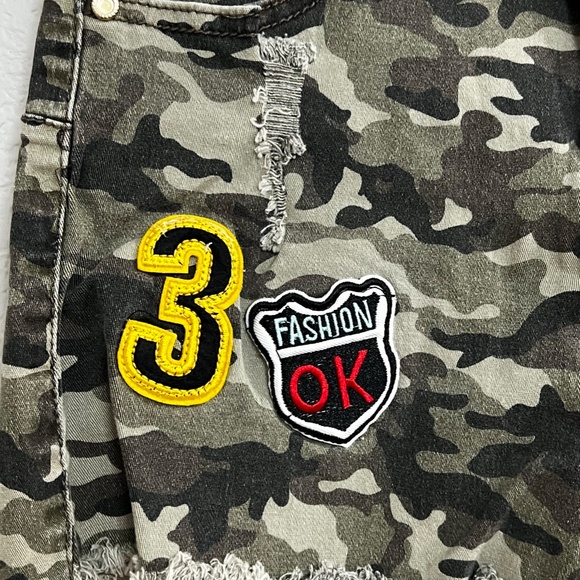 Denimland Distressed Camo Shorts with Patches - Picture 3 of 8